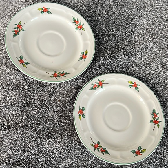 SET OF TWO (2) CERAMIC SAUCERS HOLLY BERRY TABLETOPS UNLIMITED,  VINTAGE 80’S - Picture 6 of 8
